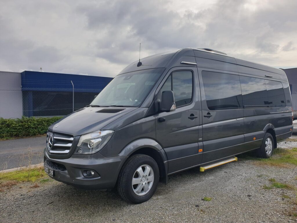 Mini bus